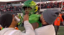 Thumbnail for Oregon LB DJ Johnson throws punch at Oregon State fan | Larry Brown Sports