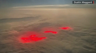 Thumbnail for Mysterious red glow seen above Pacific Ocean | Sky News Australia